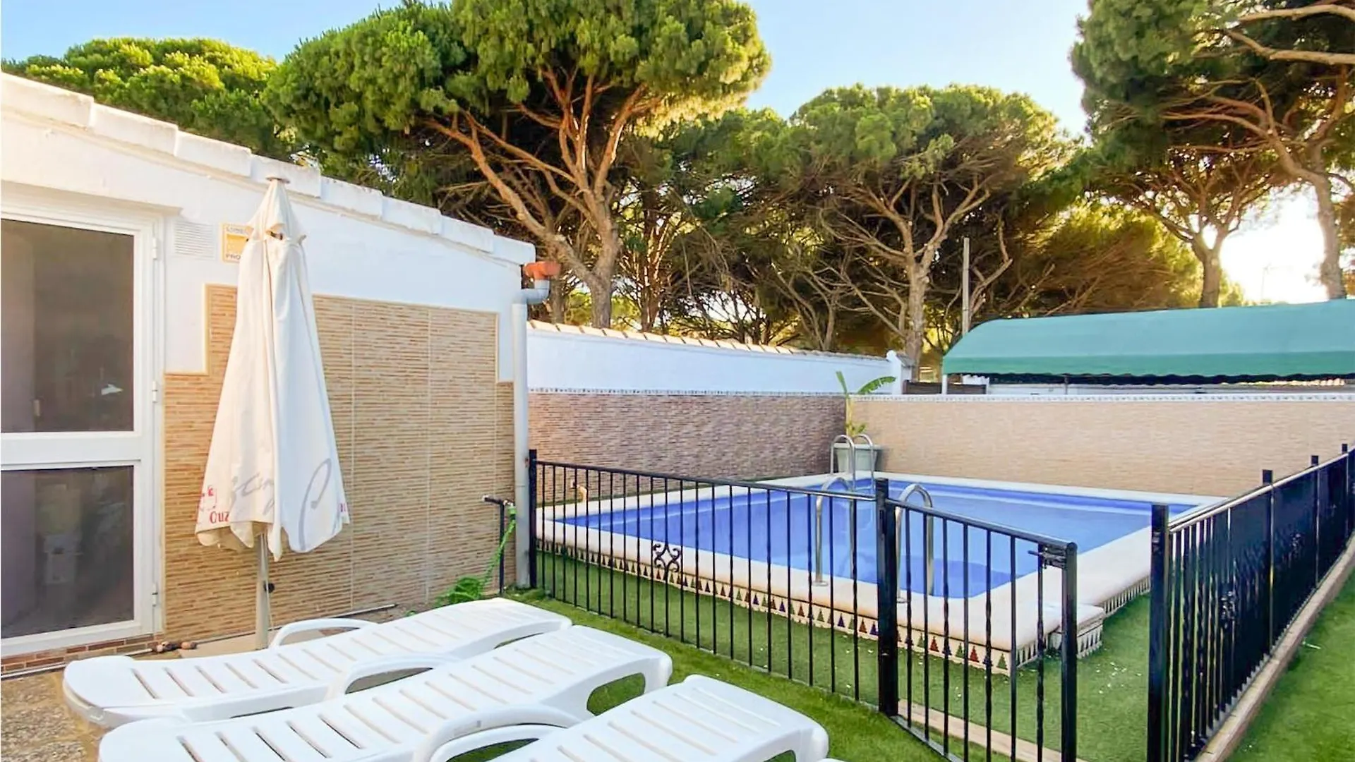 4 Bedroom Nice Home In Chiclana De La Fronter Chiclana de la Frontera Holiday home
