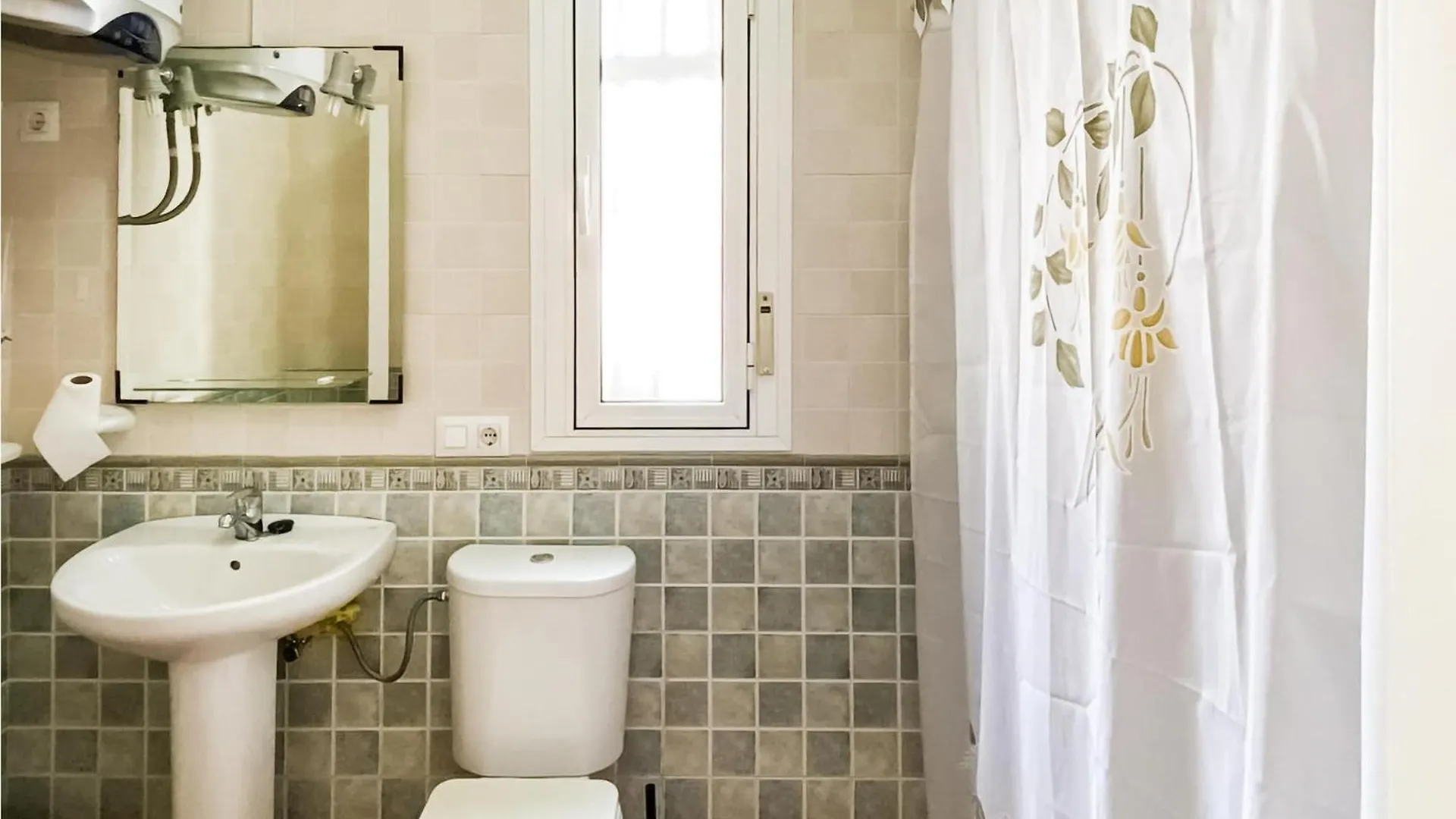 Holiday home 4 Bedroom Nice Home In Chiclana De La Fronter Chiclana de la Frontera